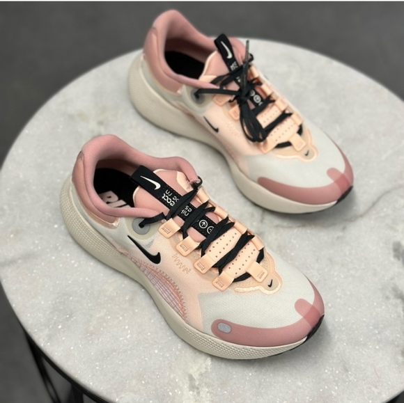 NIKE women's brand new size 7 CV3817-106 - Picture 6 of 7